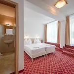 Hotell Ket Korona Konferencia Es Wellness Balatonszarszo