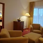 Ket Korona Konferencia Es Wellness Hotell