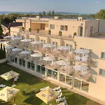 Ket Korona Konferencia Es Wellness 4* Balatonszarszo