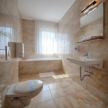 Szálloda Két Korona Konferencia és Wellness 4*