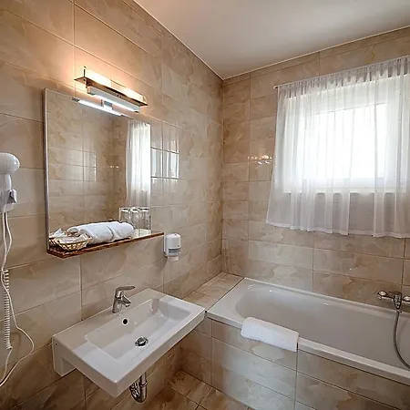 Hotel Ket Korona Konferencia Es Wellness