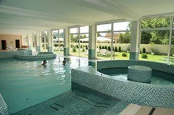 Ket Korona Konferencia Es Wellness Hotell