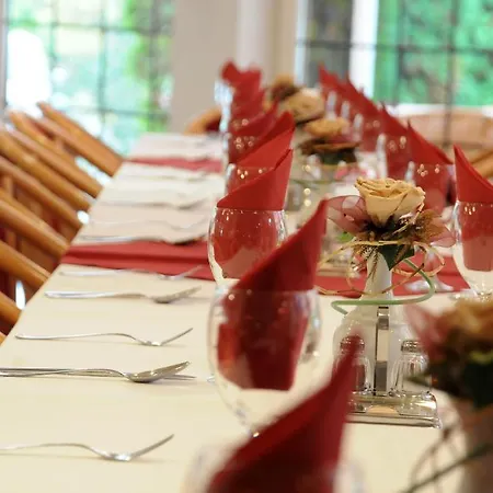 Ket Korona Konferencia Es Wellness 4* Balatonszarszo