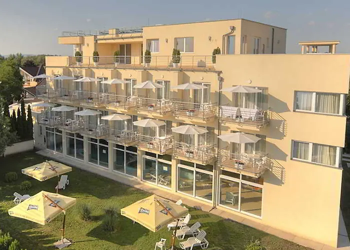 Ket Korona Konferencia Es Wellness ホテル 4*