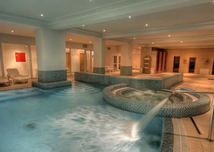 Ket Korona Konferencia Es Wellness Отель Балатонсарсо