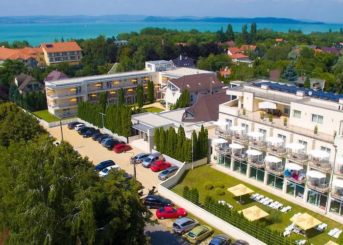 Отель Ket Korona Konferencia Es Wellness 4*