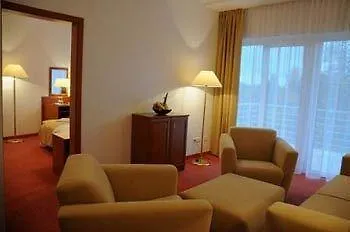 Ket Korona Konferencia Es Wellness Отель