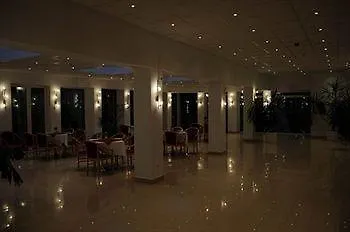 Ket Korona Konferencia Es Wellness Отель Балатонсарсо