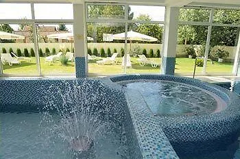 Két Korona Konferencia és Wellness Hotel