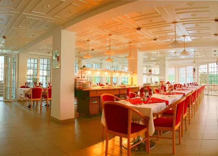 Ket Korona Konferencia Es Wellness Отель 4*