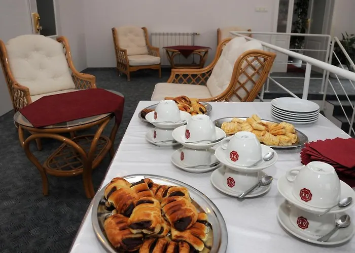 Ket Korona Konferencia Es Wellness ホテル